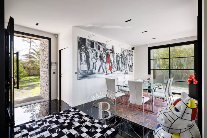 Image No.8-3 Bed House for sale