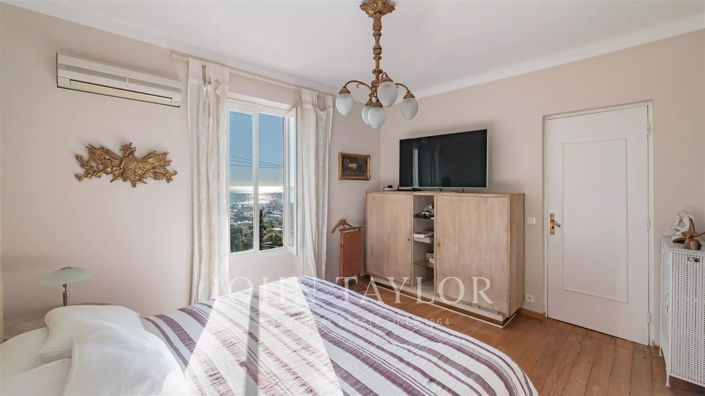 Image No.17-4 Bed House for sale