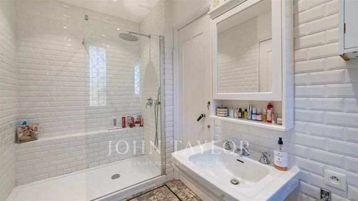 Image No.18-4 Bed House for sale
