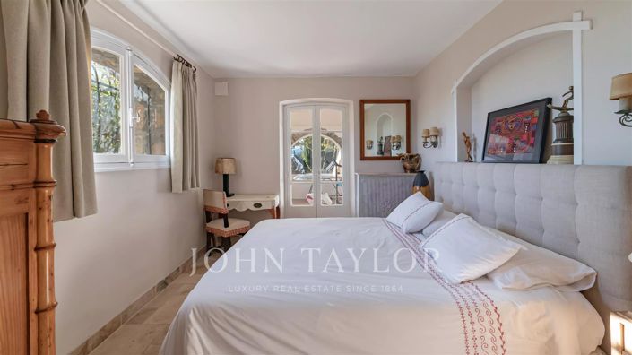 Image No.19-4 Bed House for sale