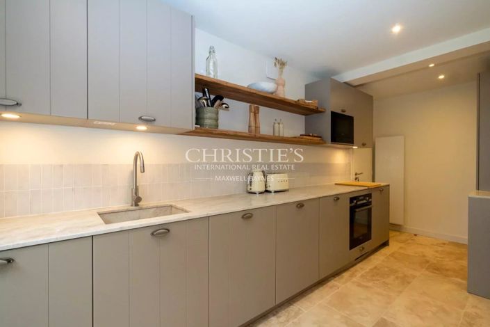 Image No.7-5 Bed House for sale