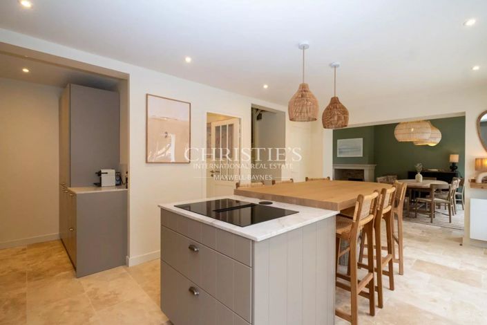 Image No.8-5 Bed House for sale