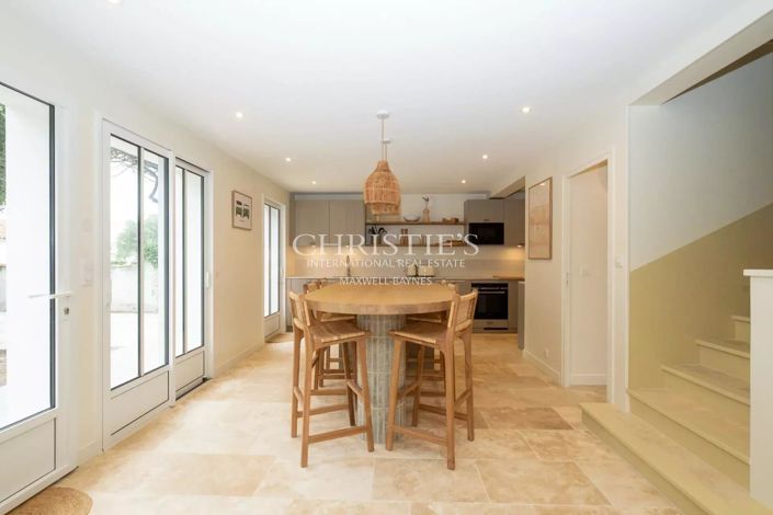 Image No.9-5 Bed House for sale