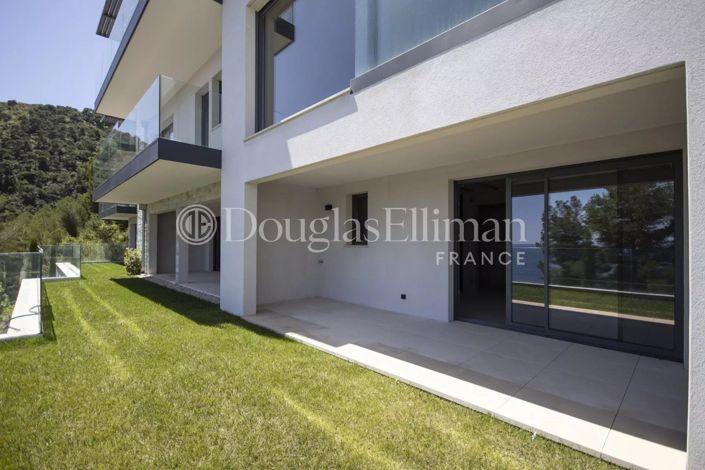 Image No.7-7 Bed House for sale