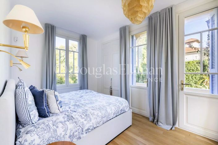 Image No.16-6 Bed House for sale