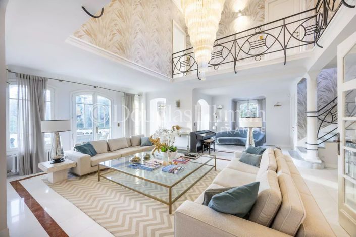 Image No.8-6 Bed House for sale