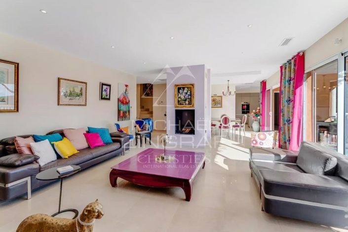 Image No.6-4 Bed House for sale