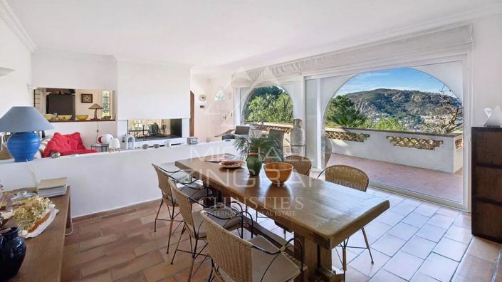Image No.6-5 Bed House for sale