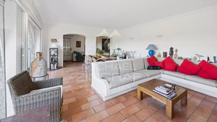 Image No.7-5 Bed House for sale