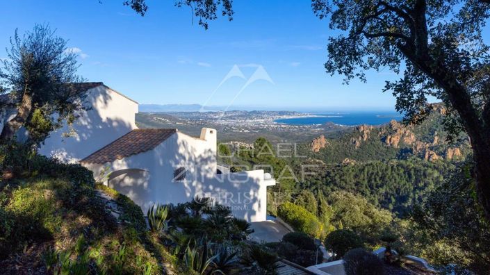 Image No.10-3 Bed House for sale