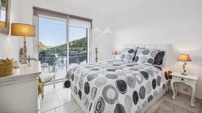 Image No.8-3 Bed House for sale