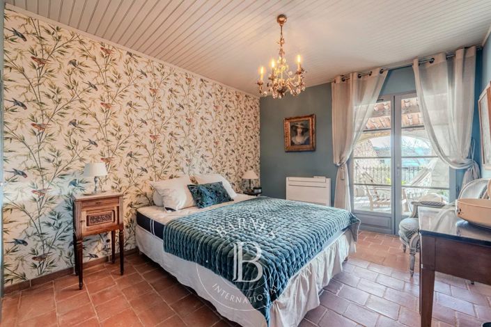 Image No.11-8 Bed House for sale