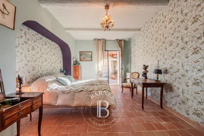 Image No.14-8 Bed House for sale