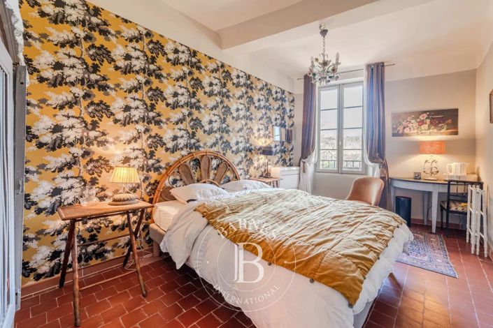 Image No.16-8 Bed House for sale