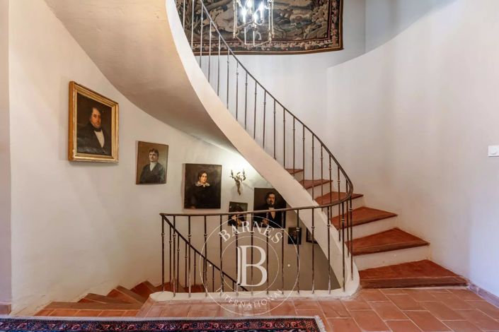 Image No.18-8 Bed House for sale