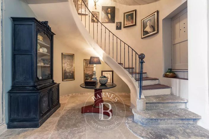 Image No.19-8 Bed House for sale