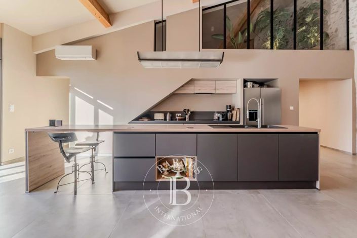 Image No.3-8 Bed House for sale