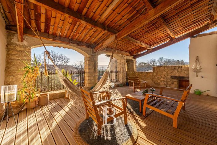 Image No.6-8 Bed House for sale