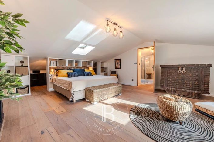 Image No.12-7 Bed House for sale