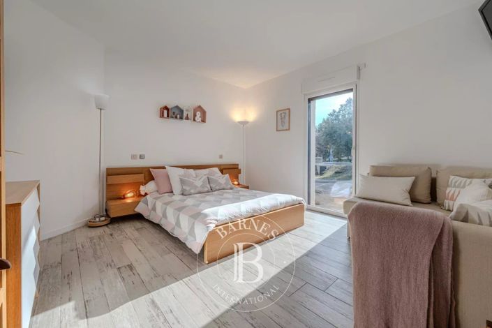 Image No.15-7 Bed House for sale