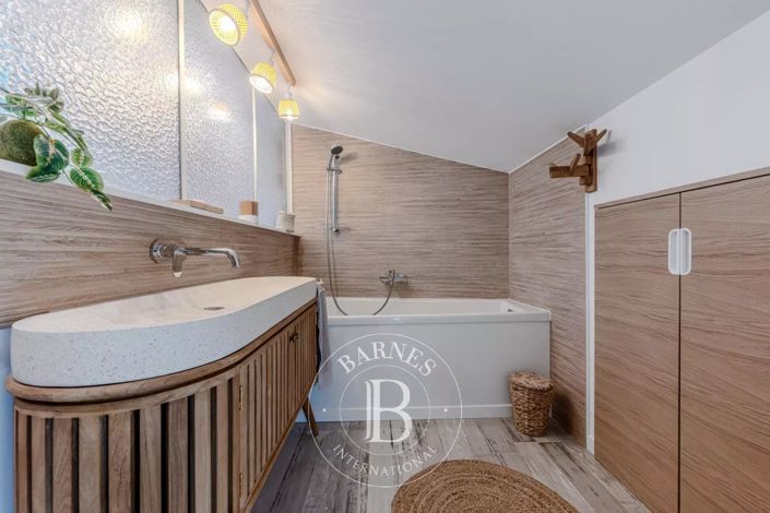 Image No.16-7 Bed House for sale