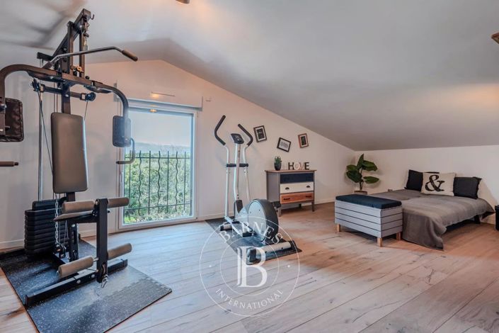 Image No.19-7 Bed House for sale