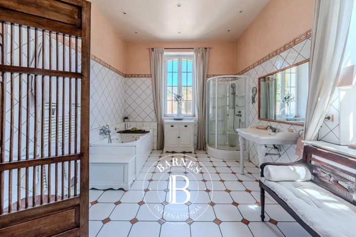 Image No.12-7 Bed House for sale