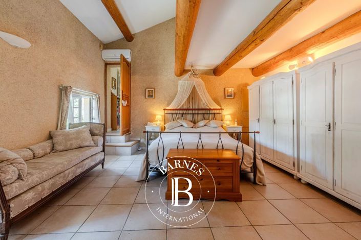 Image No.24-7 Bed House for sale
