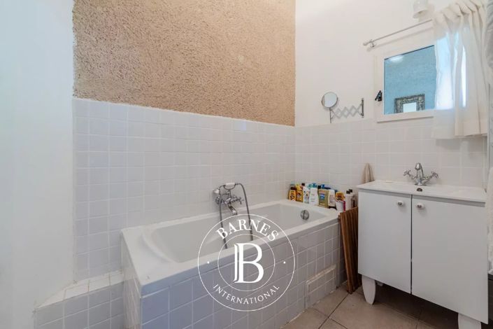 Image No.25-7 Bed House for sale