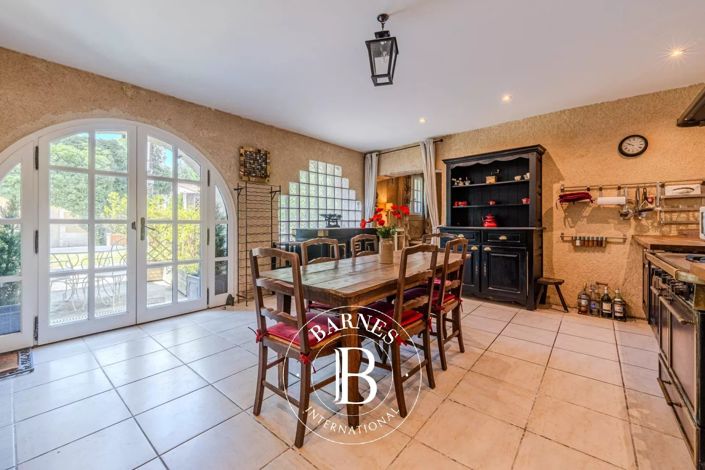 Image No.27-7 Bed House for sale