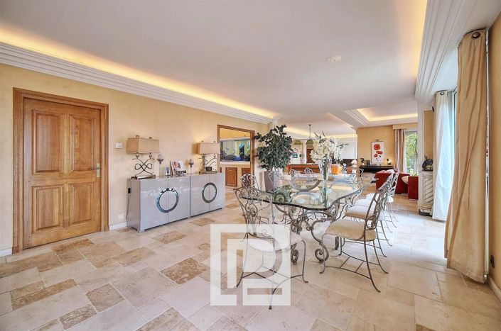 Image No.10-6 Bed House for sale