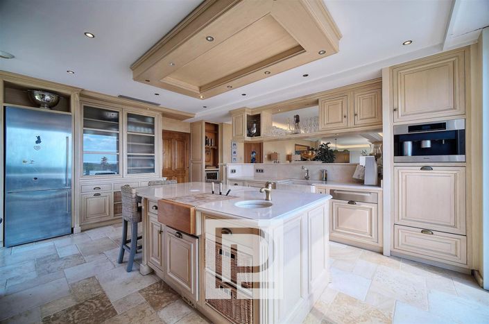 Image No.11-6 Bed House for sale