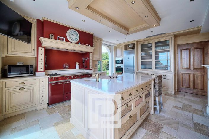 Image No.12-6 Bed House for sale