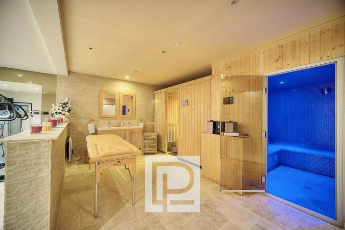 Image No.16-6 Bed House for sale