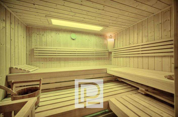 Image No.18-6 Bed House for sale