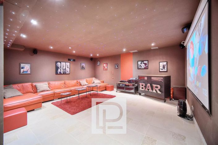 Image No.19-6 Bed House for sale