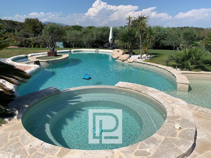 Image No.5-6 Bed House for sale