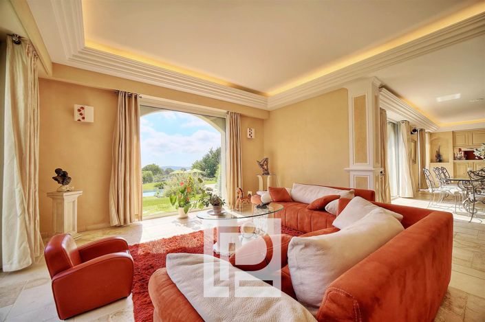 Image No.7-6 Bed House for sale