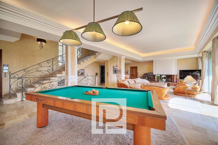 Image No.9-6 Bed House for sale