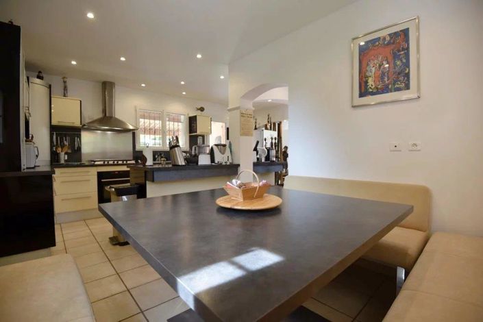 Image No.5-9 Bed House for sale