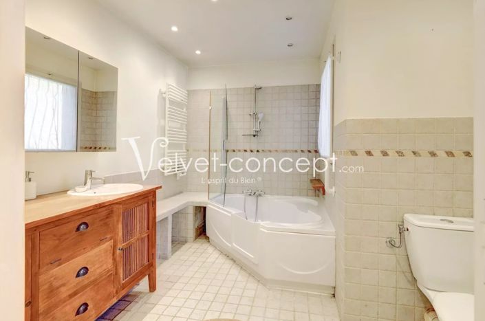 Image No.10-5 Bed House for sale