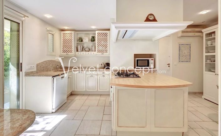 Image No.7-5 Bed House for sale