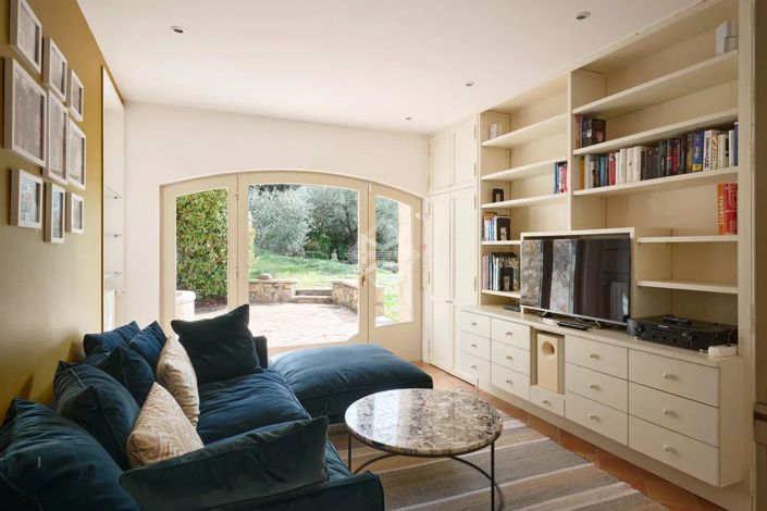 Image No.10-5 Bed House for sale