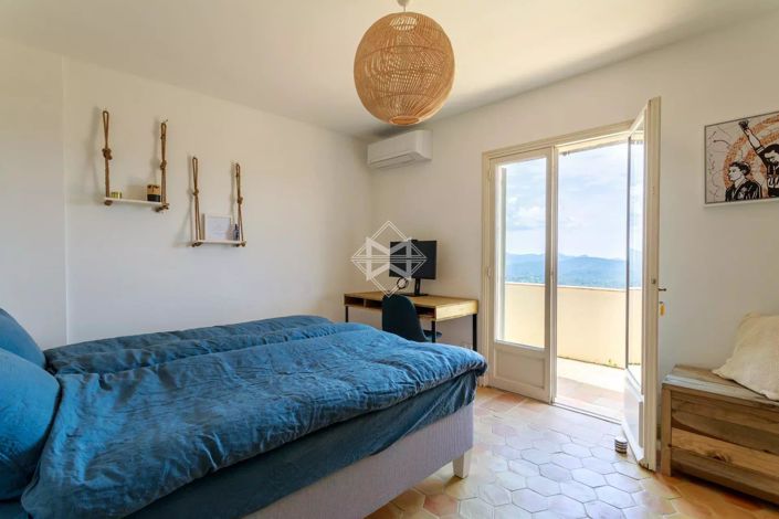 Image No.11-5 Bed House for sale