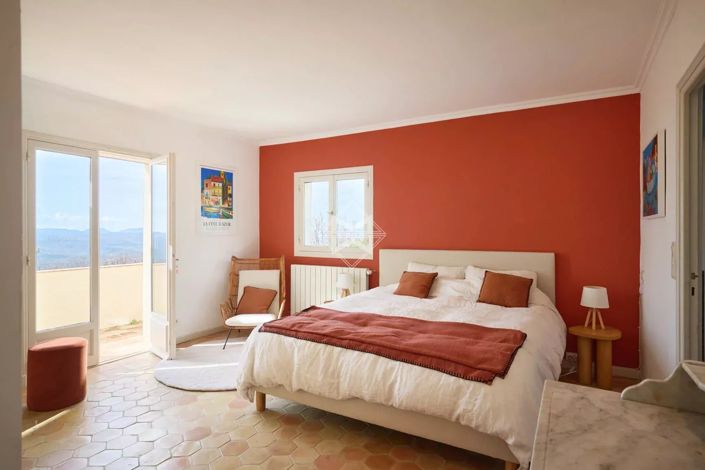 Image No.11-5 Bed House for sale