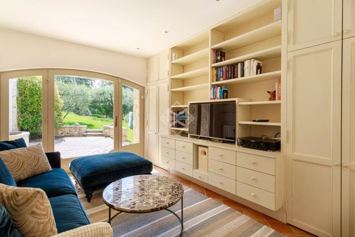 Image No.13-5 Bed House for sale