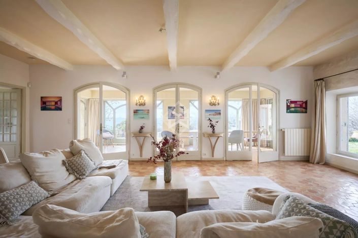 Image No.6-5 Bed House for sale