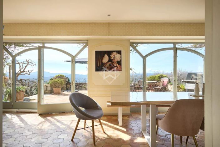 Image No.7-5 Bed House for sale