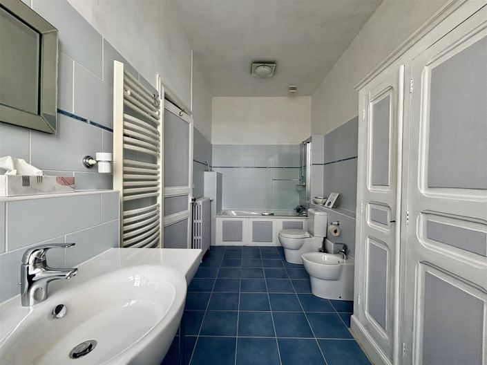 Image No.16-5 Bed House for sale