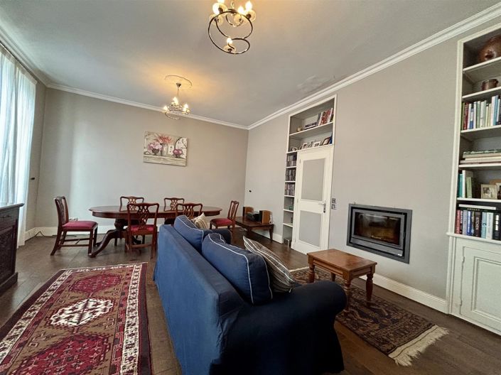 Image No.8-5 Bed House for sale